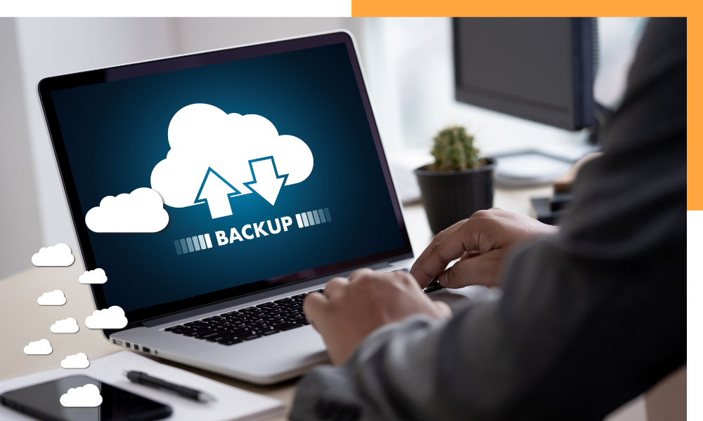 Administrador de sistemas gestionando el backup cloud de un cliente.